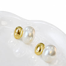 Load image into Gallery viewer, Earrings Top Pearl