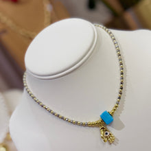 Load image into Gallery viewer, Choker Hamsa Glow