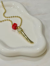 Load image into Gallery viewer, Neckace Horn Red
