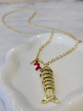 Load image into Gallery viewer, Necklace Fish Coral