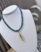 Cargar imagen en el visor de la galería, Agate Fish Necklace