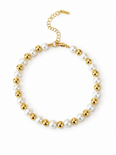 Load image into Gallery viewer, Choker Bold Gold &amp; Pearl
