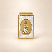 Load image into Gallery viewer, The Virgin of Chiquinquirá Pearl Choker
