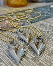 Cargar imagen en el visor de la galería, Corina Glow Necklace
