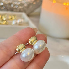 Load image into Gallery viewer, Earrings Top Pearl
