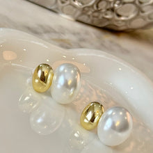 Load image into Gallery viewer, Earrings Top Pearl
