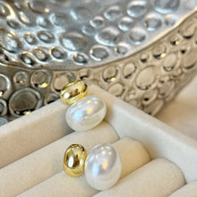Load image into Gallery viewer, Earrings Top Pearl
