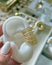 Cargar imagen en el visor de la galería, Ear Cuff Aris Glow Gold
