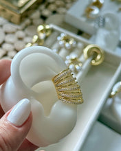 Cargar imagen en el visor de la galería, Ear Cuff Aris Glow Gold
