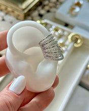 Cargar imagen en el visor de la galería, Ear Cuff Aris Glow Silver
