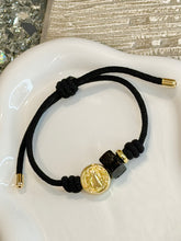 Load image into Gallery viewer, Bracelet Black Saint Benedict Knot
