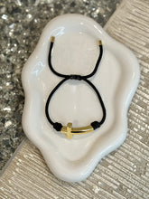 Load image into Gallery viewer, Bracelet Black Faith Knot
