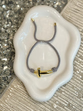 Load image into Gallery viewer, Bracelet Gray Faith Knot
