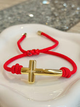 Load image into Gallery viewer, Bracelet Red Faith Knot
