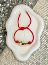 Load image into Gallery viewer, Bracelet Red Faith Knot
