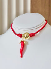 Load image into Gallery viewer, Necklace Lucky &amp; Love Knot
