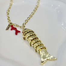 Load image into Gallery viewer, Necklace Fish Coral
