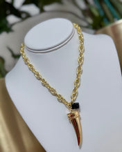 Cargar imagen en el visor de la galería, Lucky Horn Necklace

