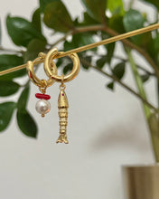 Cargar imagen en el visor de la galería, Coral Fish Earrings
