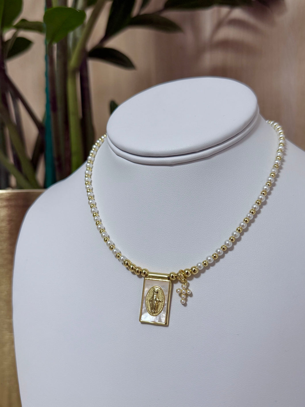 Perlini Scapular Choker