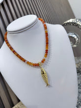 Cargar imagen en el visor de la galería, Agate Fish Necklace
