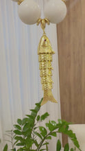 Load and play video in Gallery viewer, Maxi Fish Presence Necklace
